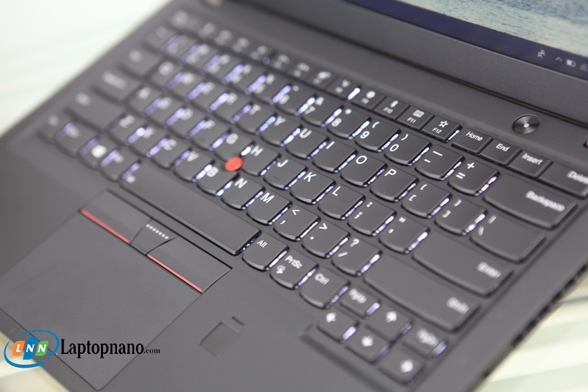 Lenovo ThinkPad X1 Carbon Gen 5-1